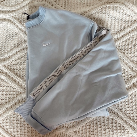 Nike Tops - NIKE pullover